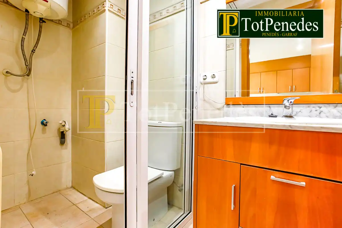 Badezimmer von Wohnung zum Verkauf in Subirats mit Heizung, Möbliert und Ofen