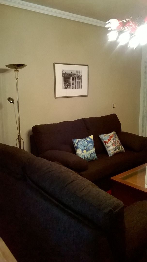 Sala d'estar de Pis de lloguer en Salamanca Capital amb Calefacció, Parquet i Moblat