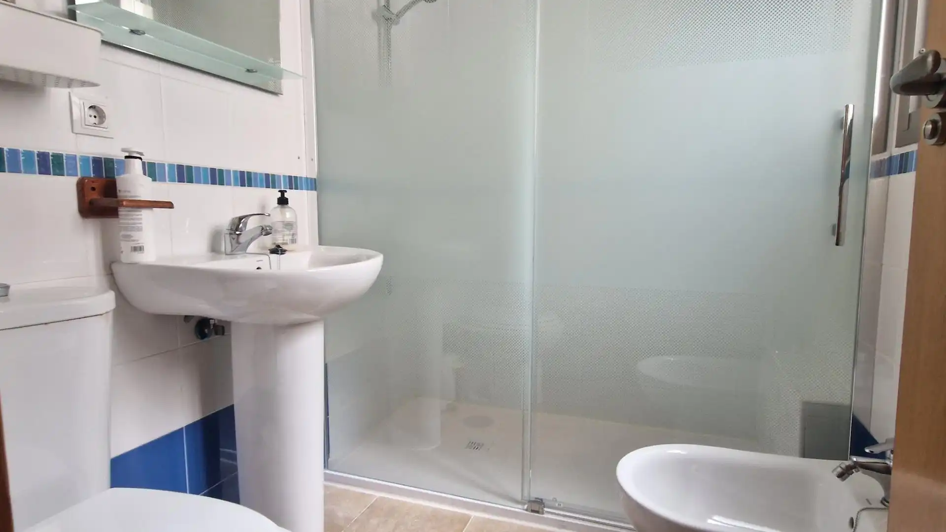 Badezimmer von Wohnung zum Verkauf in Jerez de la Frontera mit Klimaanlage, Parkett und Möbliert
