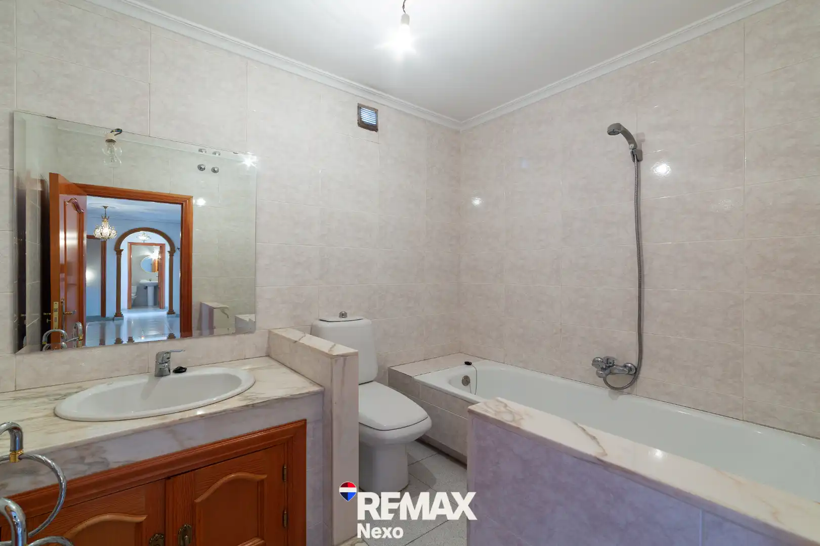 Baño de Casa adosada en venta en Villaverde de Íscar con Aire acondicionado, Calefacción y Jardín privado