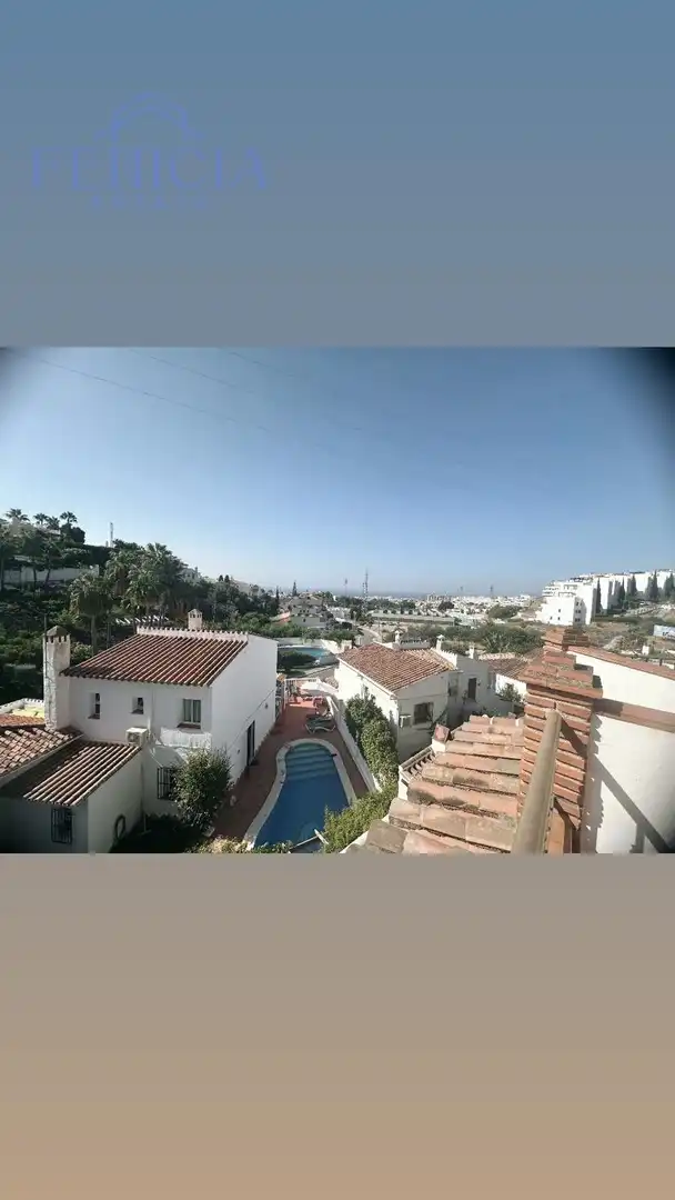 Vista exterior de Casa adosada en venta en Nerja con Jardín privado, Terraza y Piscina comunitaria
