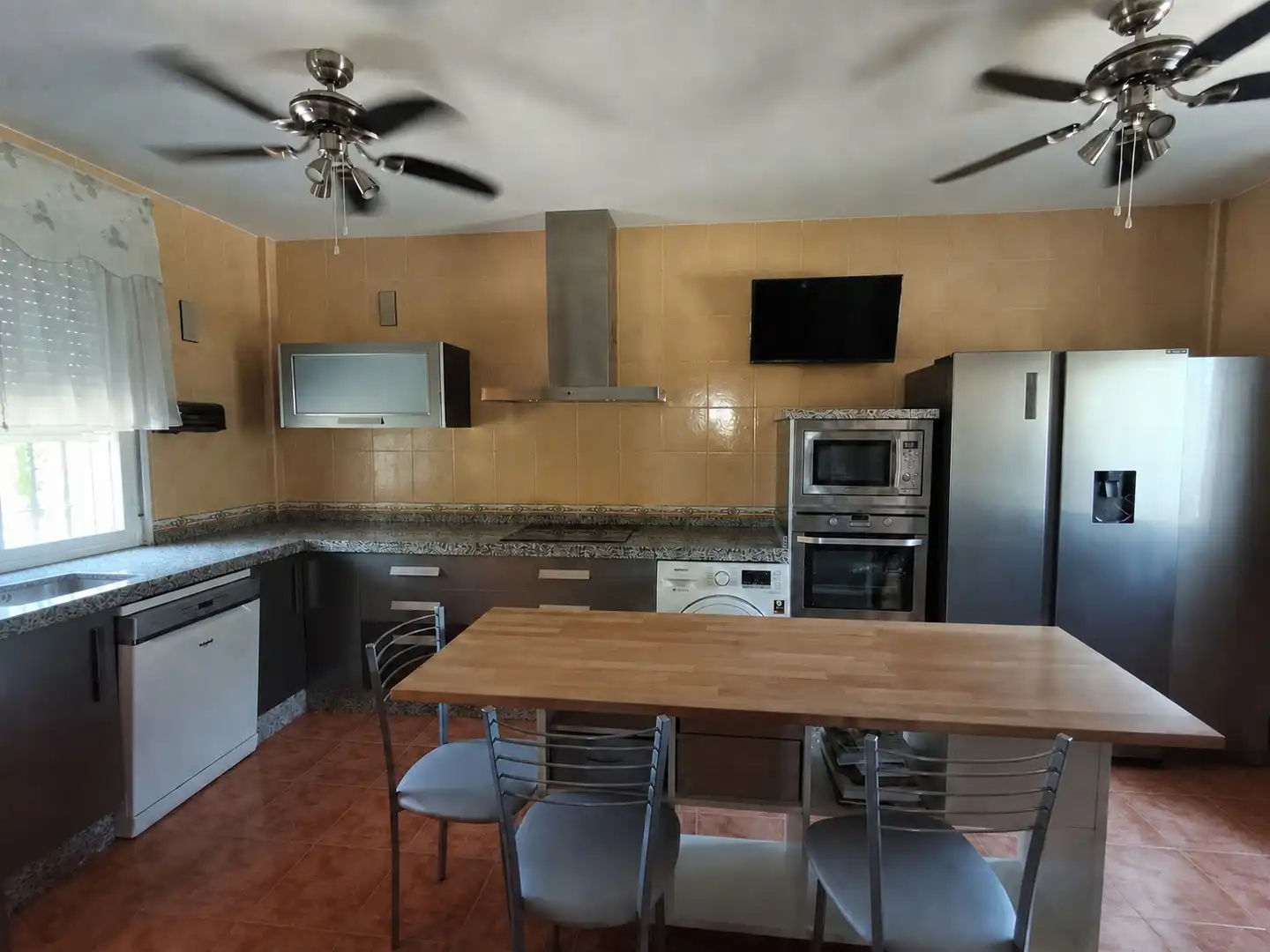 Cocina de Casa o chalet en venta en La Carlota con Aire acondicionado, Jardín privado y Terraza