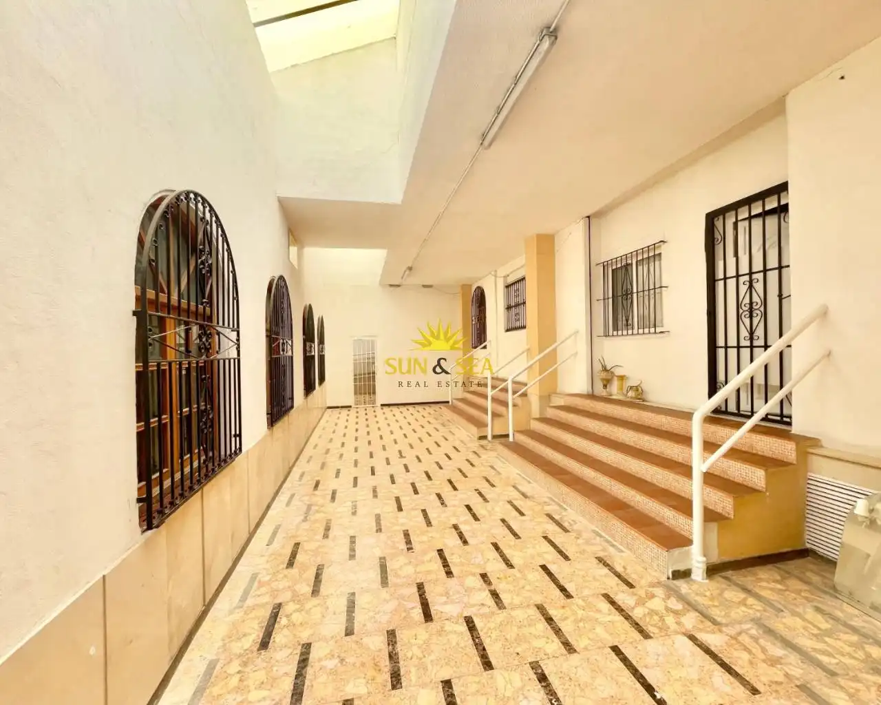 Commercial properties for rent in Avenida Habaneras - Curva de Palangre