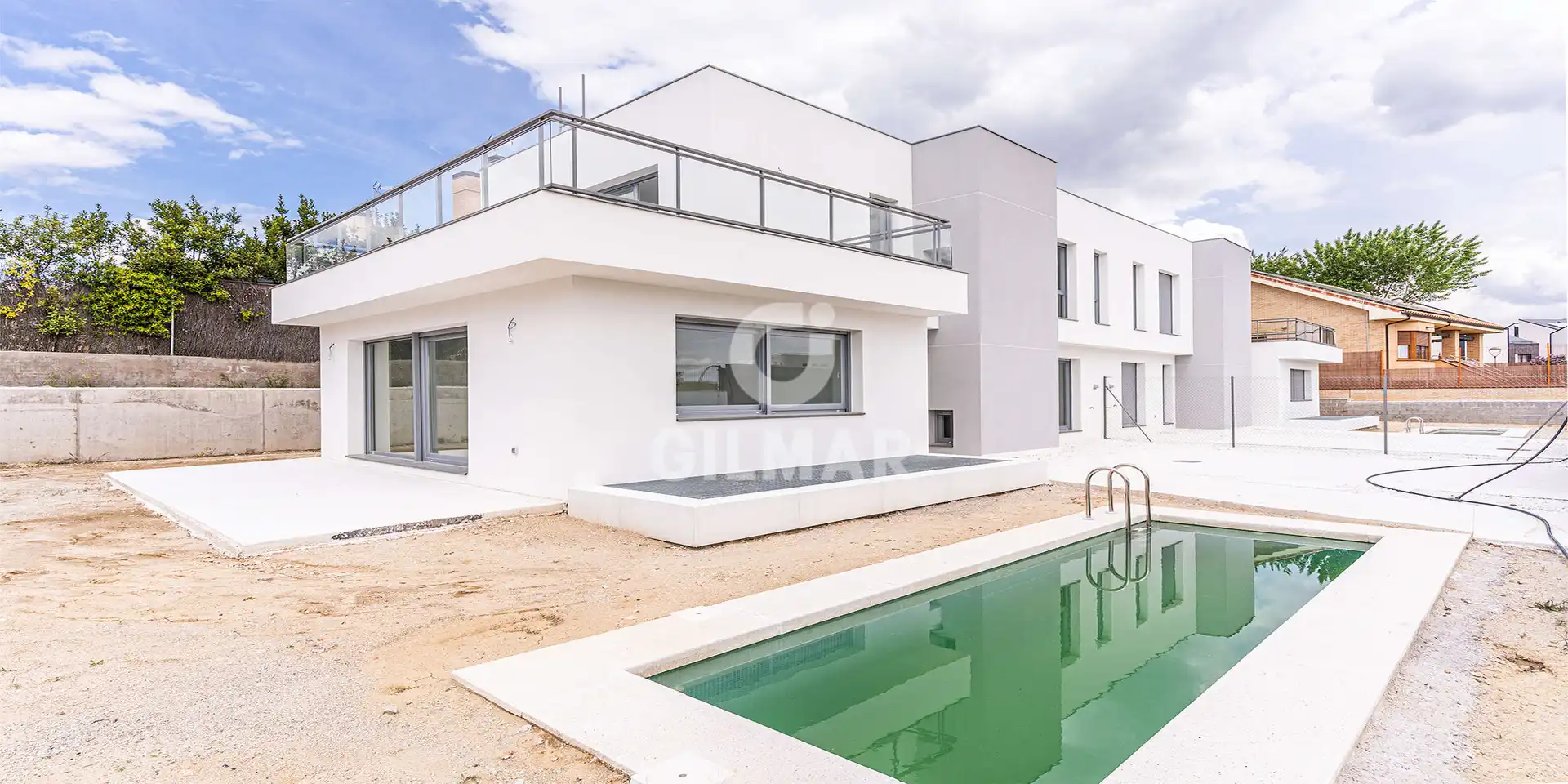 Vista exterior de Casa adosada en venta en Torrelodones con Calefacción, Jardín privado y Piscina