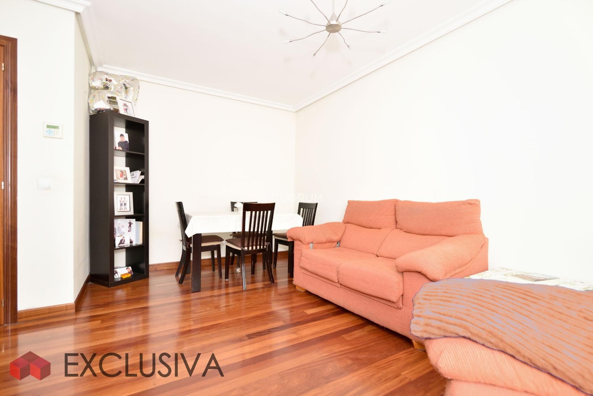 Living room of Flat for sale in Basauri   with Heating, Storage room and Furnished