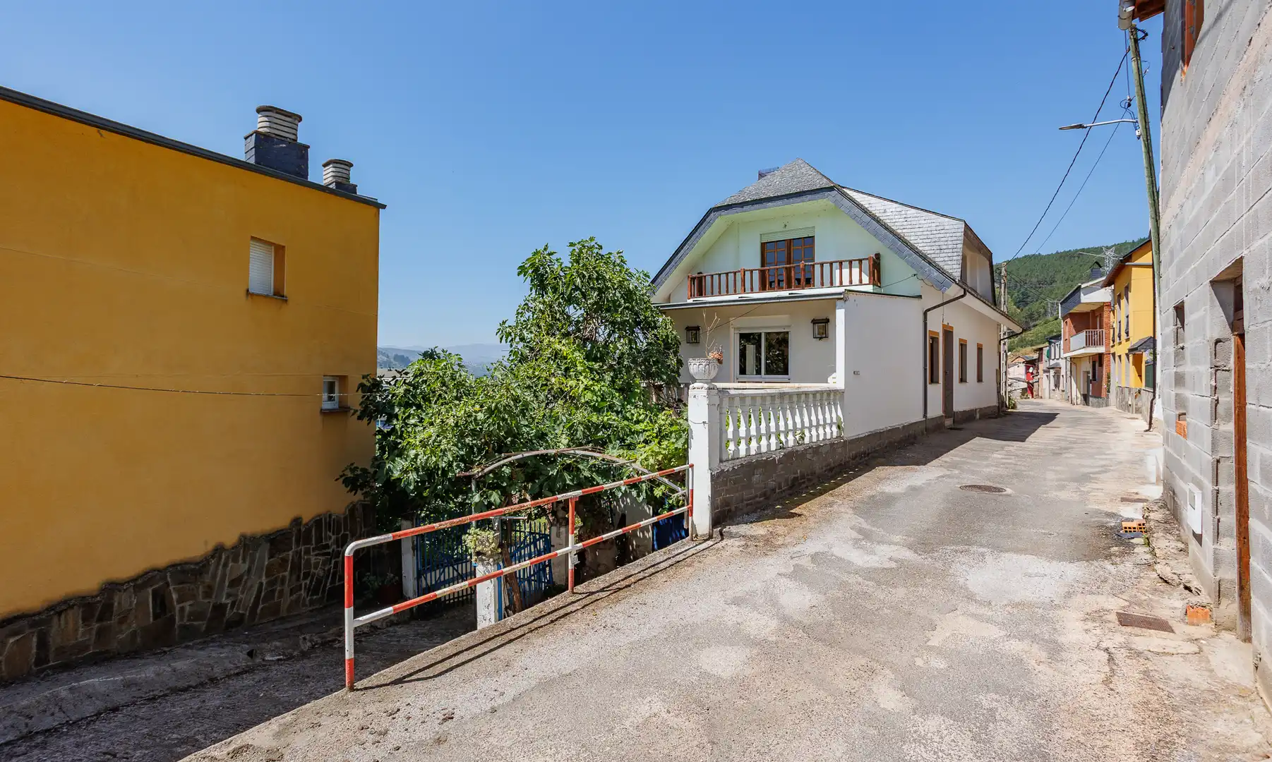 Vista exterior de Finca rústica en venda en Vilamartín de Valdeorras
