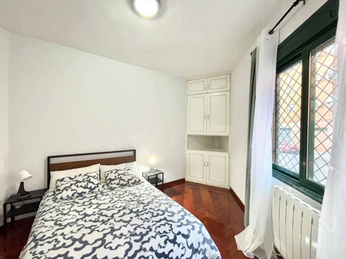 Habitación de Apartamento de alquiler en  Madrid Capital con Aire acondicionado, Amueblado y Lavadora