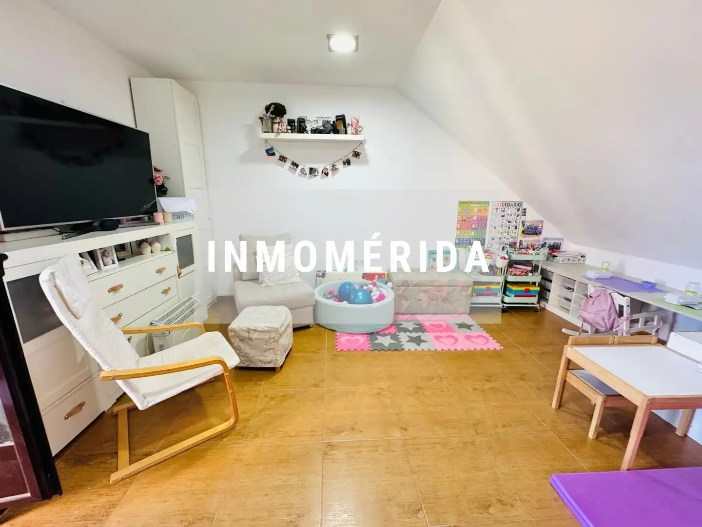 Vista exterior de Casa adosada en venta en Mérida con Aire acondicionado, Calefacción y Jardín privado