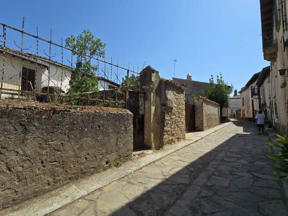 Exterior view of Houses for sale in Puente la Reina de Jaca  with Private garden