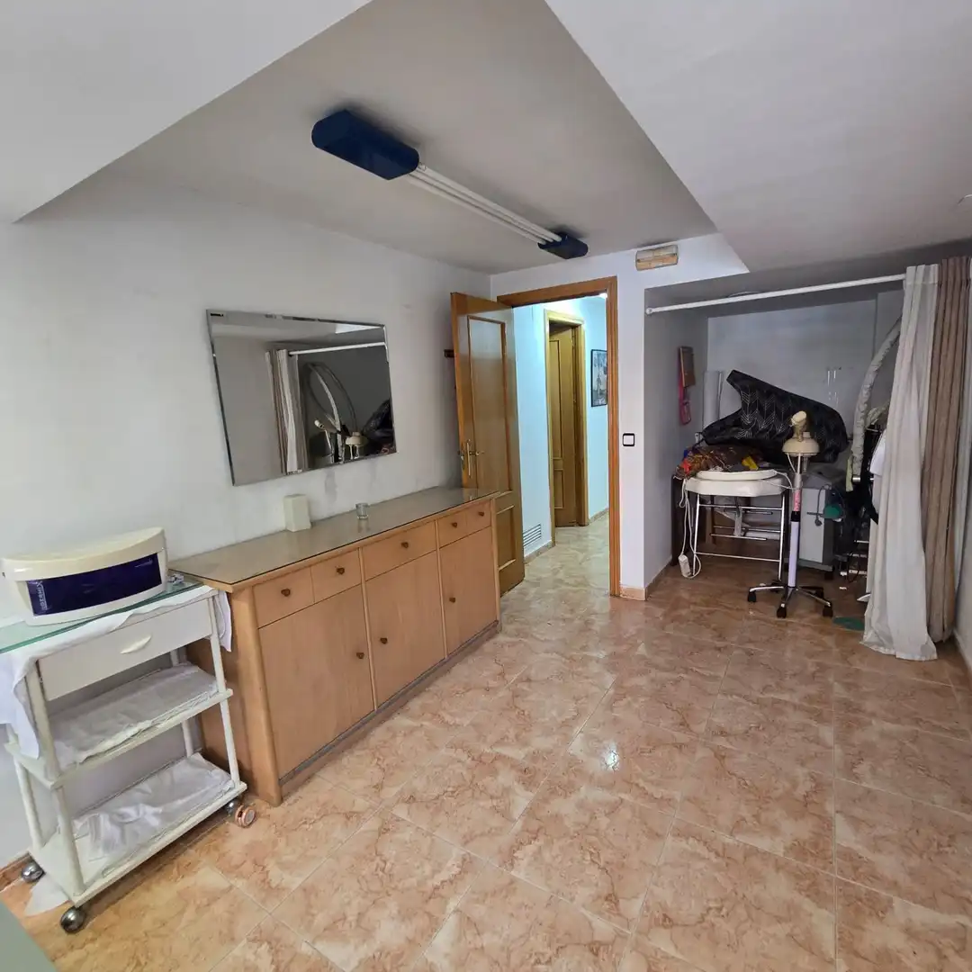 Local comercial en traspaso en del pintor javier soler, imagen 12