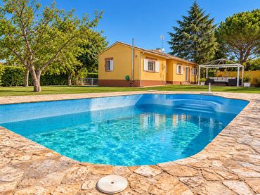 Xalet amb piscina en venda a Calle Castillo de Butrón 3