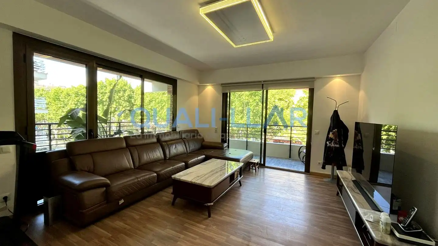 Wohnzimmer von Wohnung zum Verkauf in Sant Feliu de Llobregat mit Klimaanlage, Privatgarten und Parkett