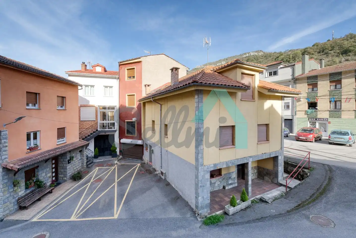 Vista exterior de Planta baja en venta en Aller con Calefacción, Terraza y Amueblado