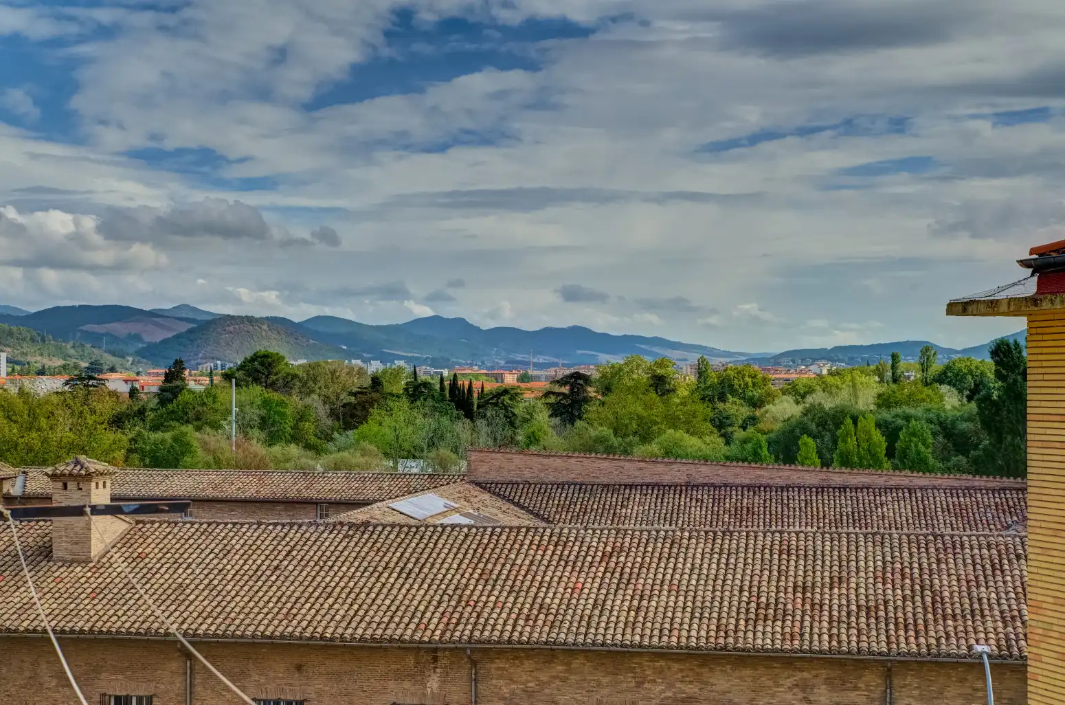 Vista exterior de Pis en venda en Rochapea