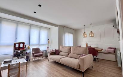 Sala d'estar de Pis en venda en Esplugues de Llobregat amb Balcó