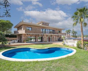 Exterior view of House or chalet for sale in Vilanova i la Geltrú  with Air Conditioner, Heating and Private garden