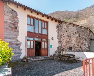 Vista exterior de Casa o xalet en venda en Somiedo amb Calefacció, Jardí privat i Terrassa