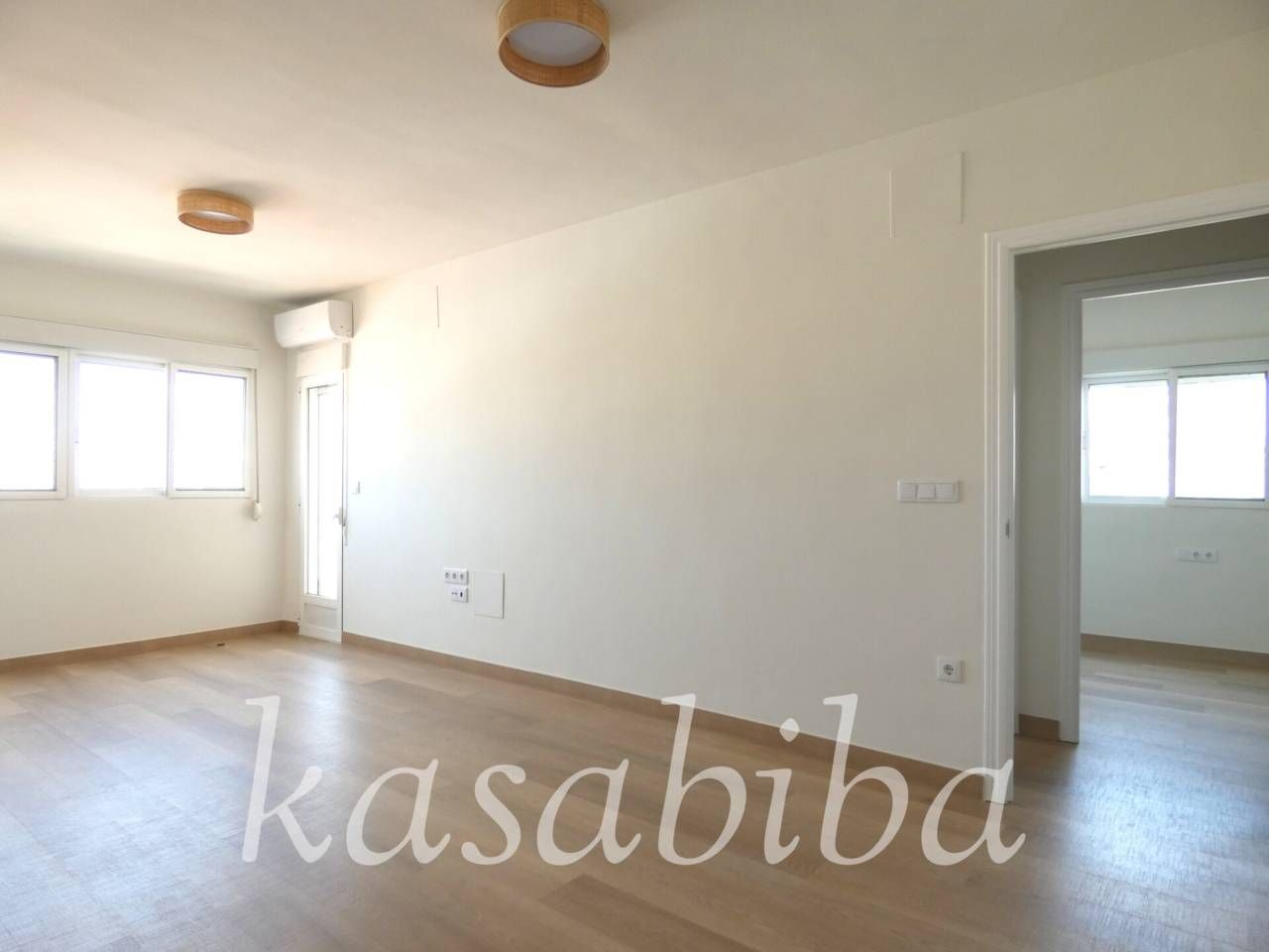 Sala d'estar de Pis de lloguer en  Valencia Capital amb Aire condicionat, Parquet i Terrassa