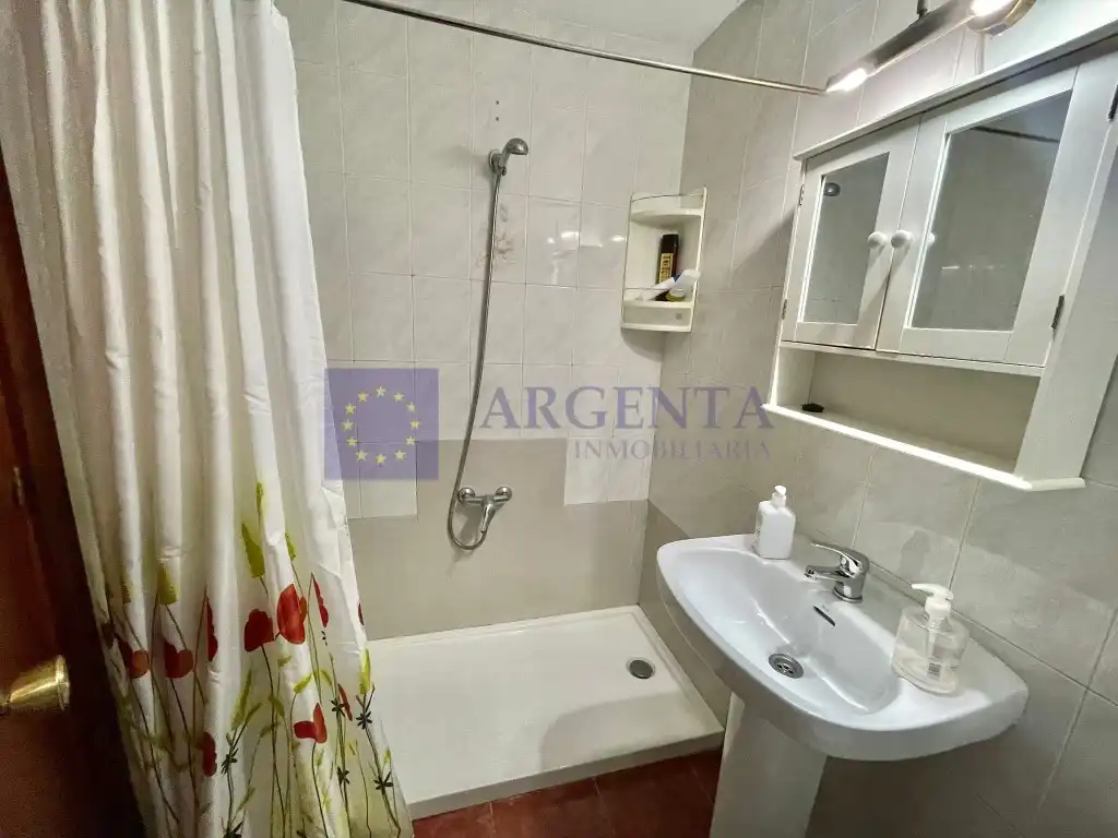 Baño de Casa adosada de alquiler en Malpartida de Cáceres