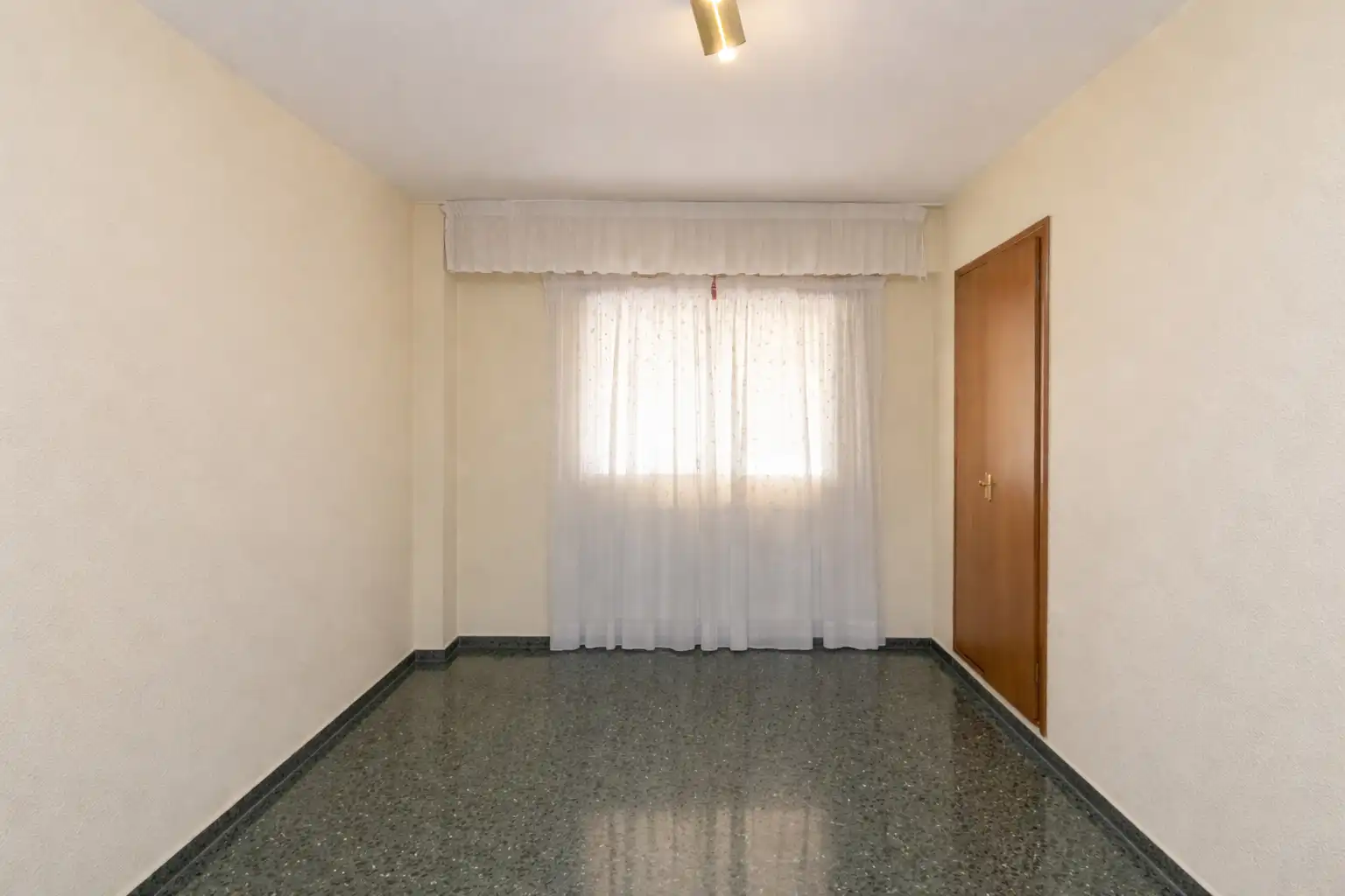 Habitación de Piso en venta en Valencia con Aire acondicionado, Calefacción y Horno