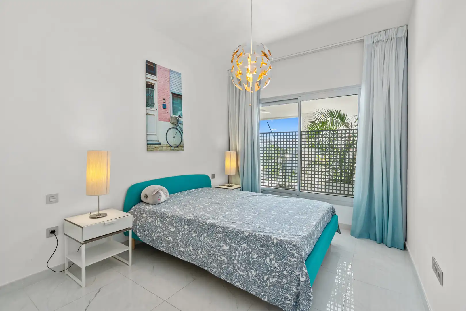 Habitación de Ático de alquiler en Estepona con Aire acondicionado, Terraza y Piscina