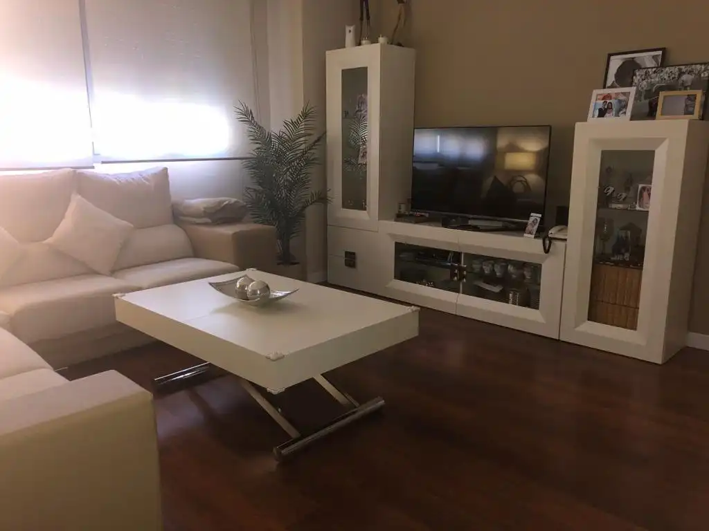 Sala de estar de Piso en venta en Sevilla con Trastero y Piscina