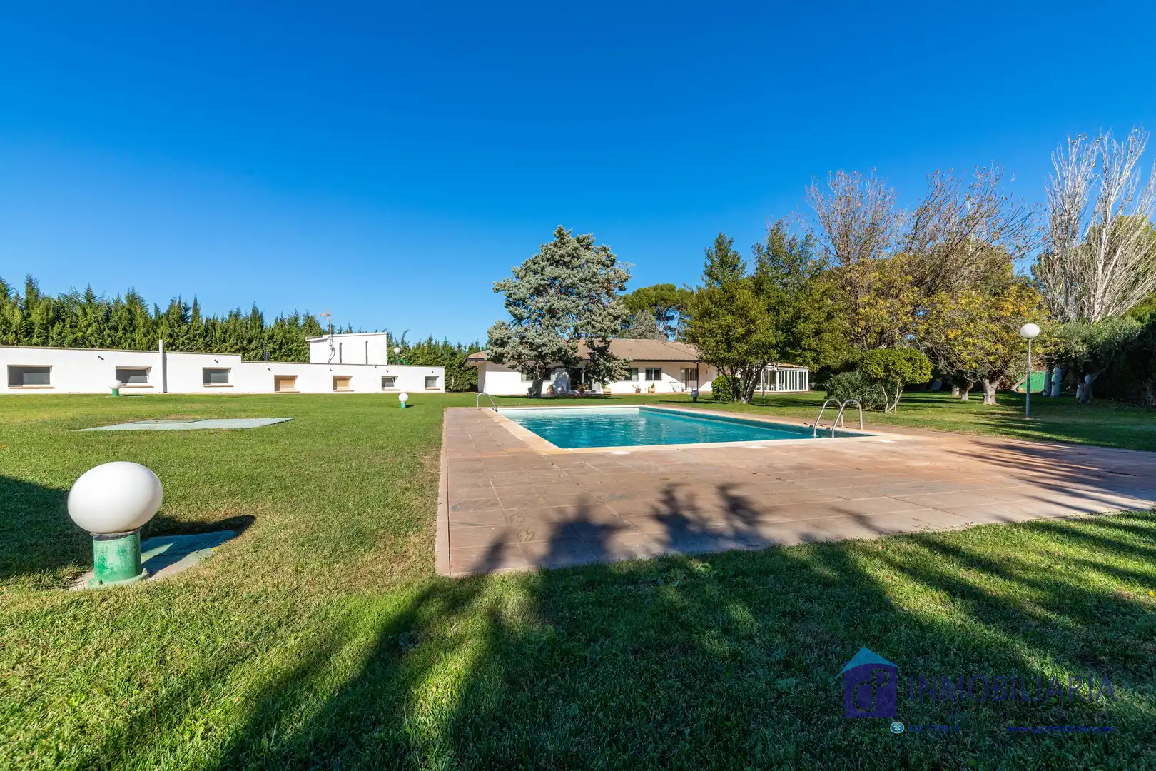 Piscina de Casa o chalet en venta en Zaragoza con Aire acondicionado, Calefacción y Jardín privado