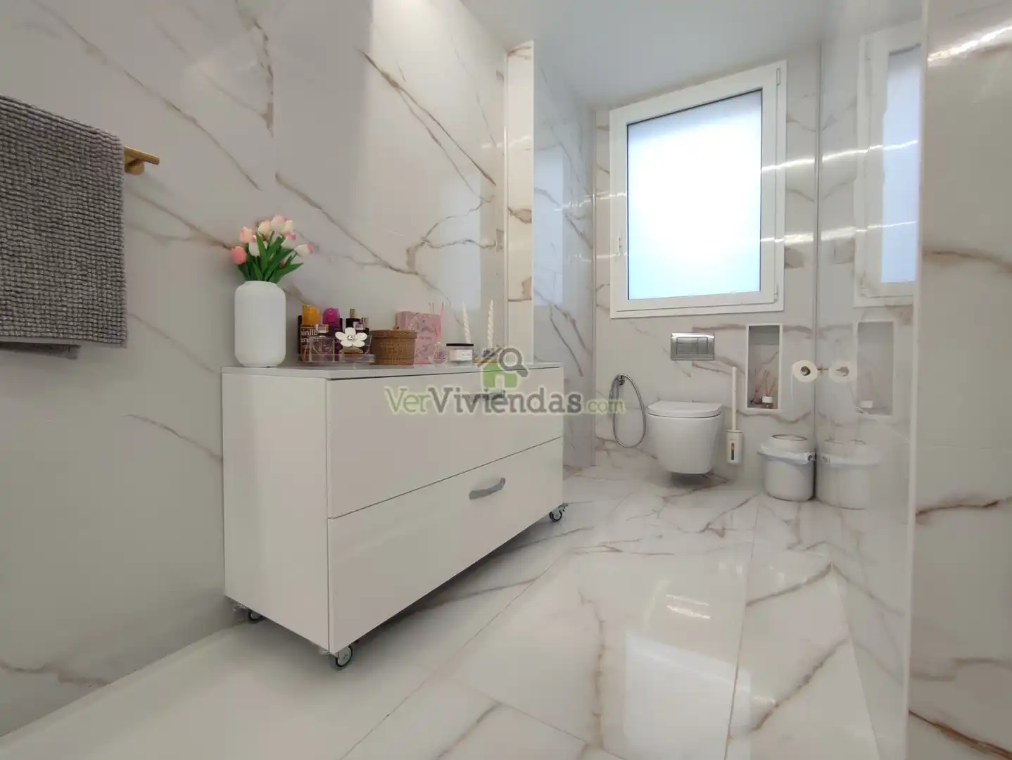 Bathroom of Houses for sale in Vallirana, Barcelona