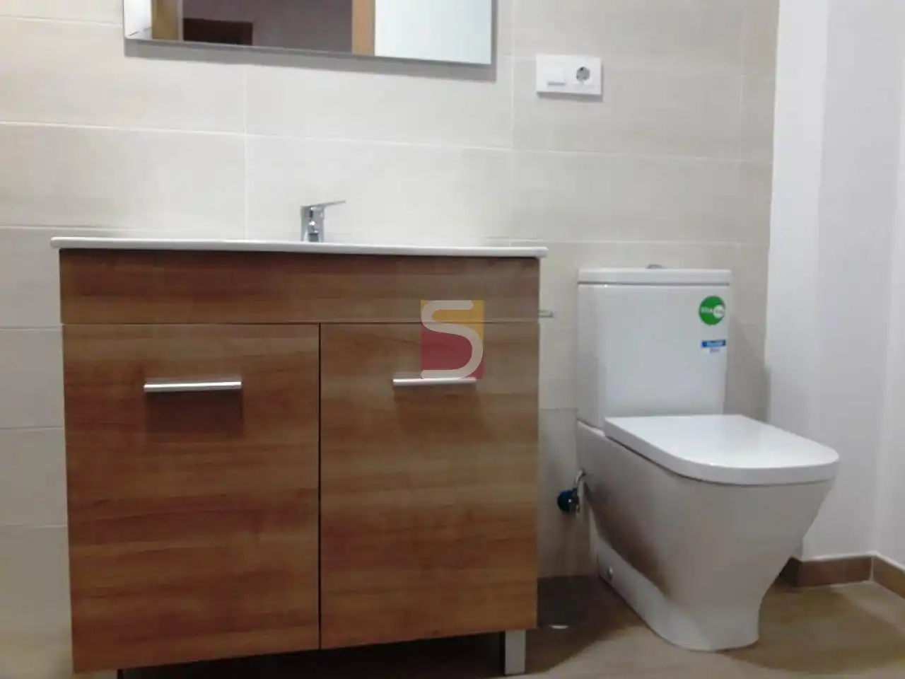 Baño de Piso de alquiler en San Cibrao das Viñas con Calefacción y Terraza