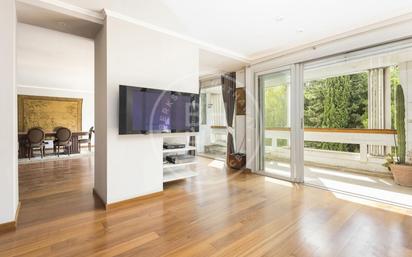 Living room of Apartment for sale in  Barcelona Capital  with Air Conditioner, Terrace and Swimming Pool