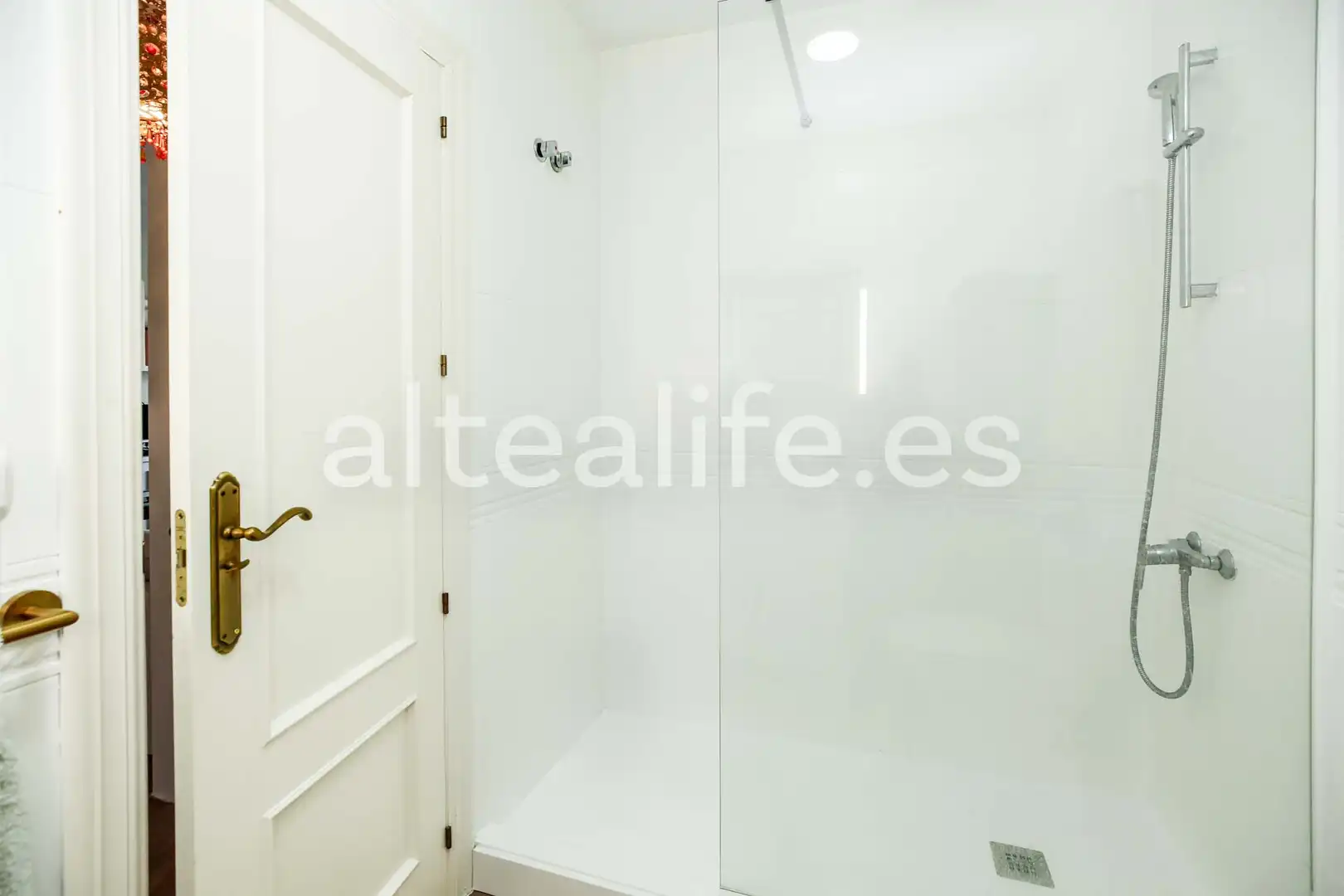 Badezimmer von Dachboden zum Verkauf in Altea mit Klimaanlage und Terrasse