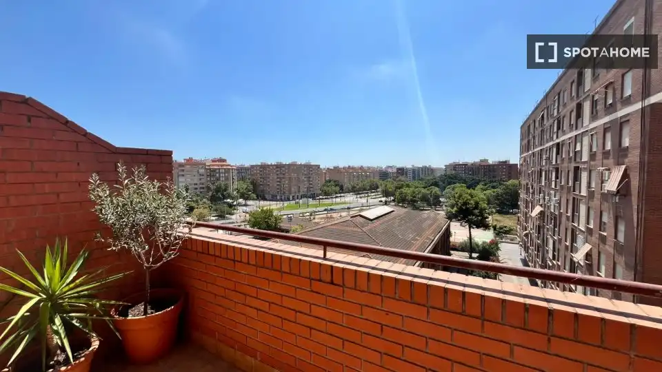 Außenansicht von Wohnung zur Miete in Valencia mit Klimaanlage, Heizung und Möbliert