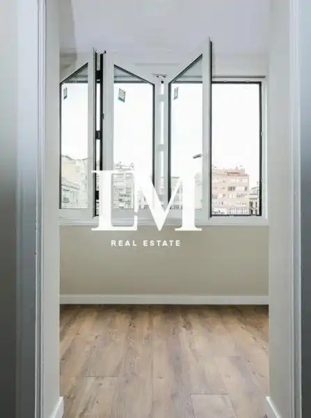 Vista exterior de Apartament en venda en Barcelona amb Aire condicionat, Terrassa i Balcó