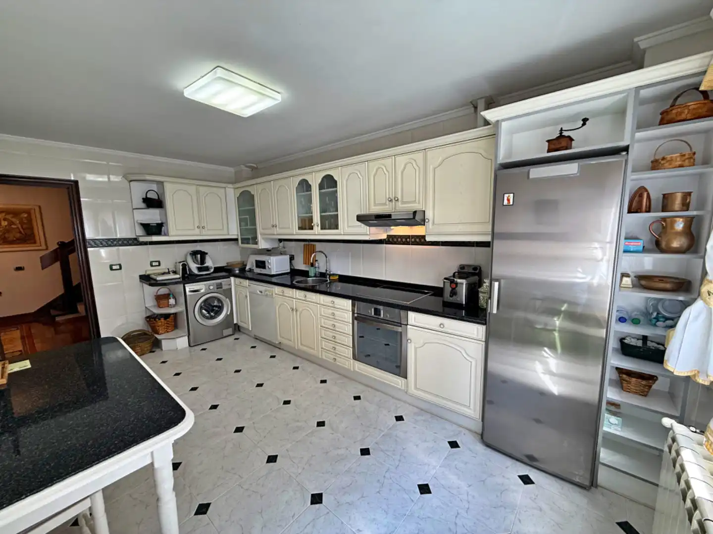 Cocina de Casa adosada en venta en Oviedo  con Calefacción, Jardín privado y Parquet