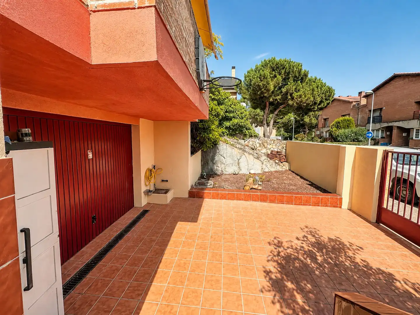Terrasse von Einfamilien-Reihenhaus zum Verkauf in Torrelodones mit Gemeinschaftspool