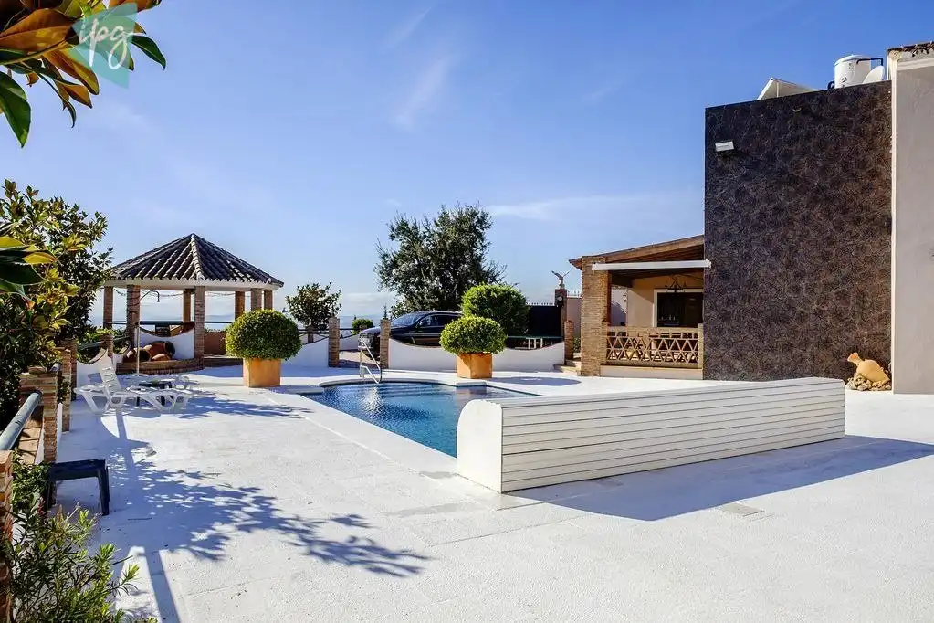 Piscina de Casa o xalet en venda en Estepona amb Aire condicionat, Calefacció i Jardí privat