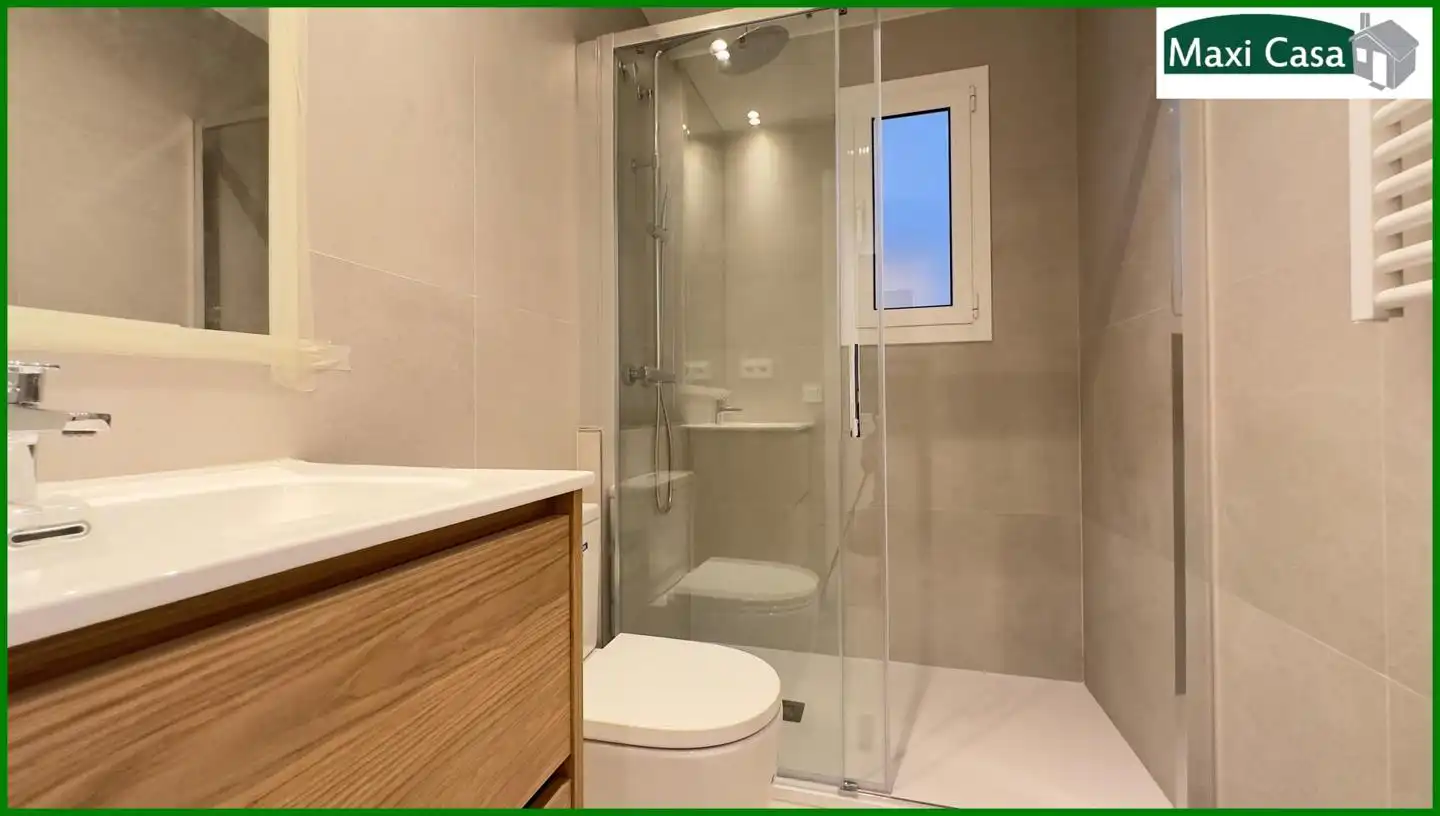 Piso con ascensor en venta en calle del Canigó, imagen 13