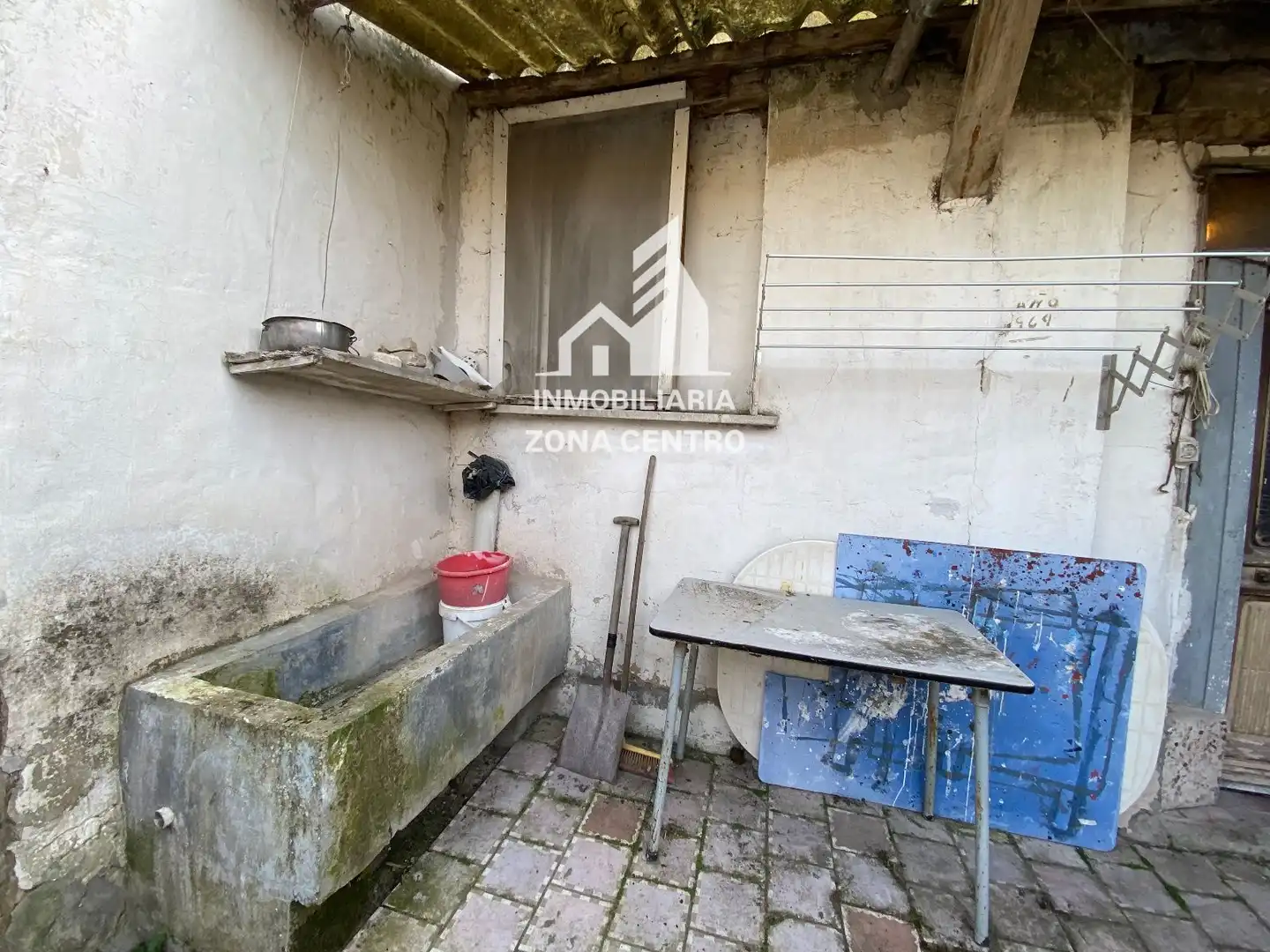 Vista exterior de Casa adosada en venta en Baltanás con Calefacción, Jardín privado y Amueblado