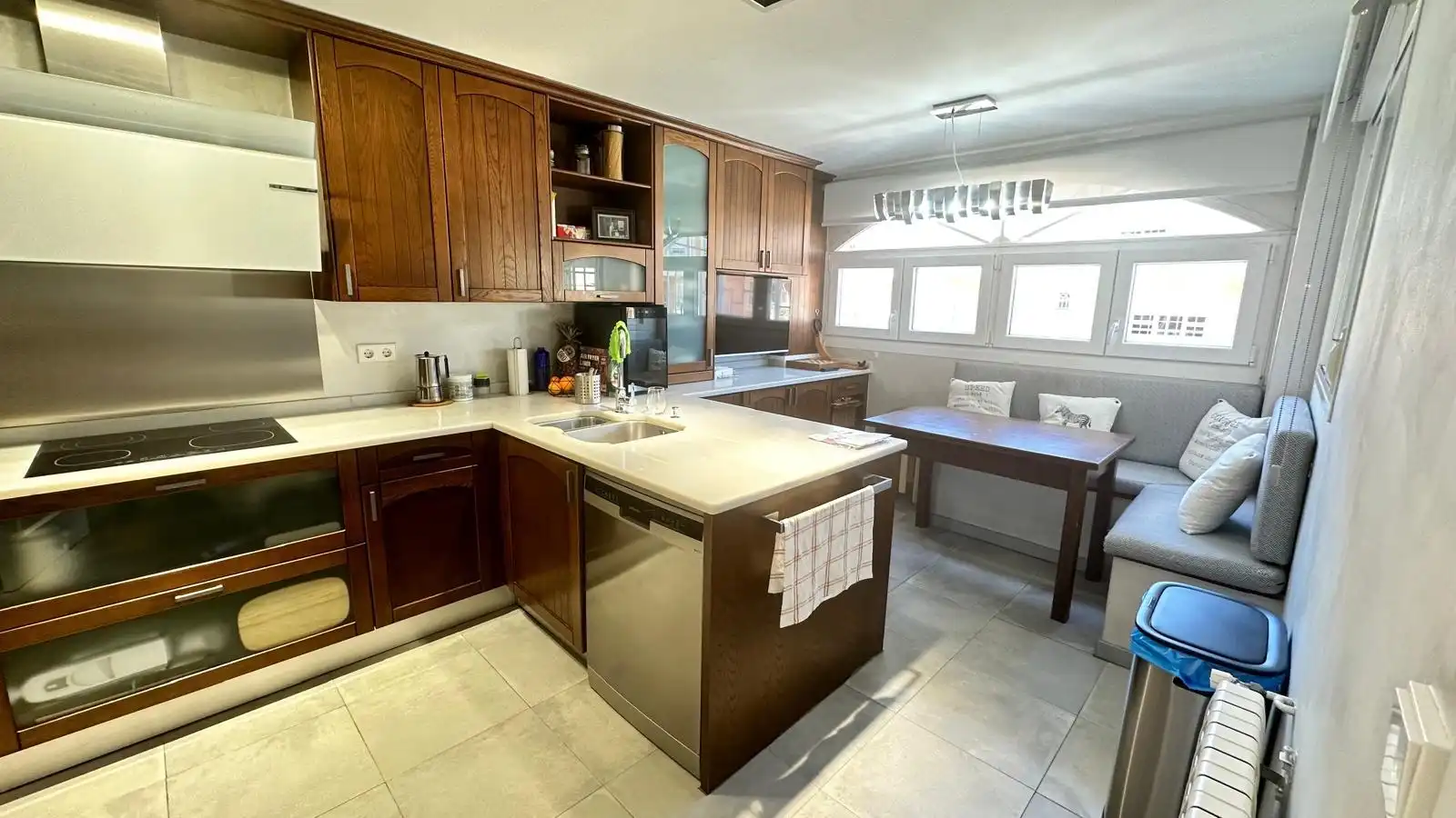 Cuina de Casa adosada en venda en Alcorcón amb Aire condicionat, Calefacció i Jardí privat