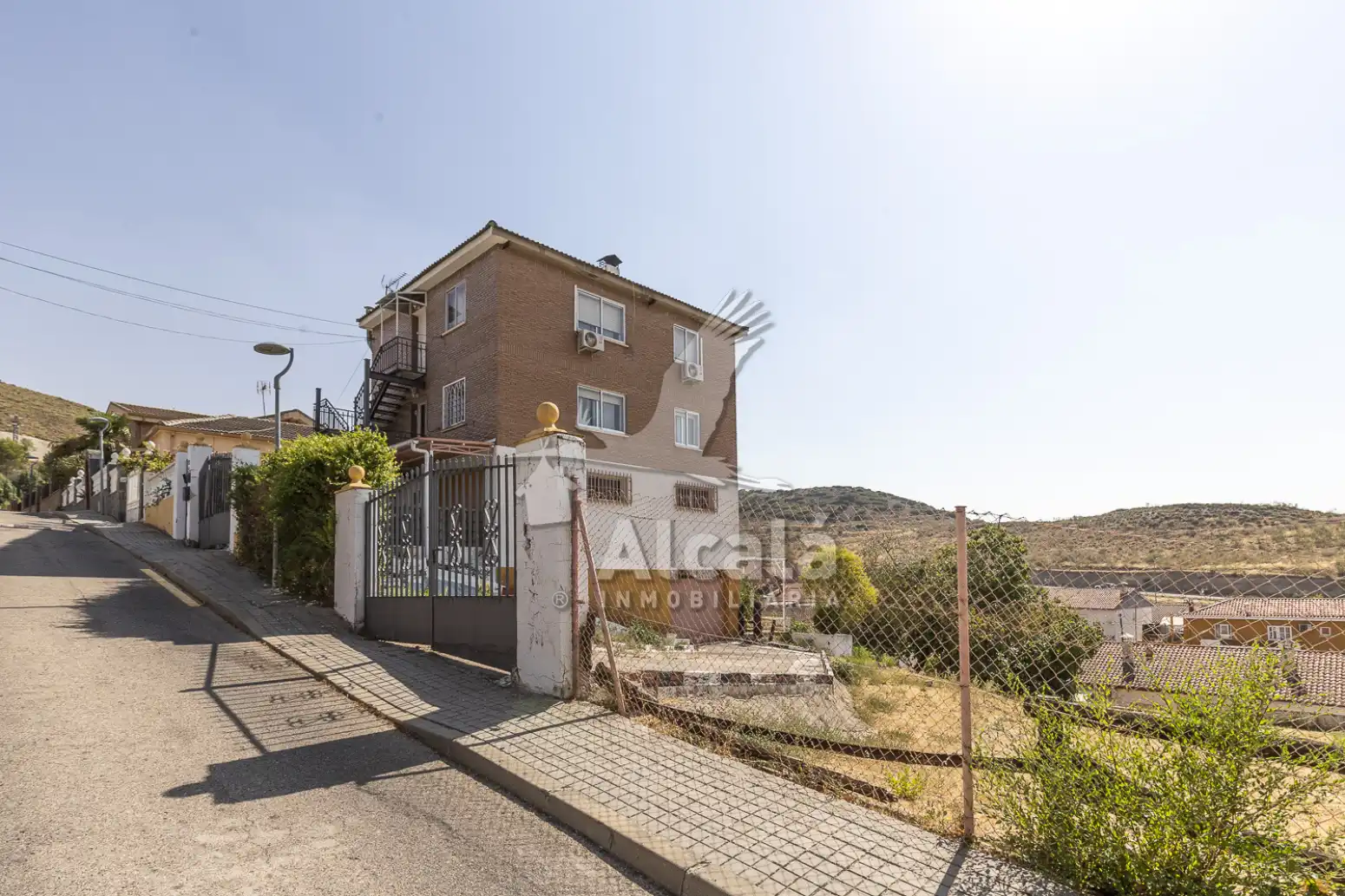 Vista exterior de Casa o xalet en venda en Villalbilla amb Aire condicionat, Calefacció i Jardí privat