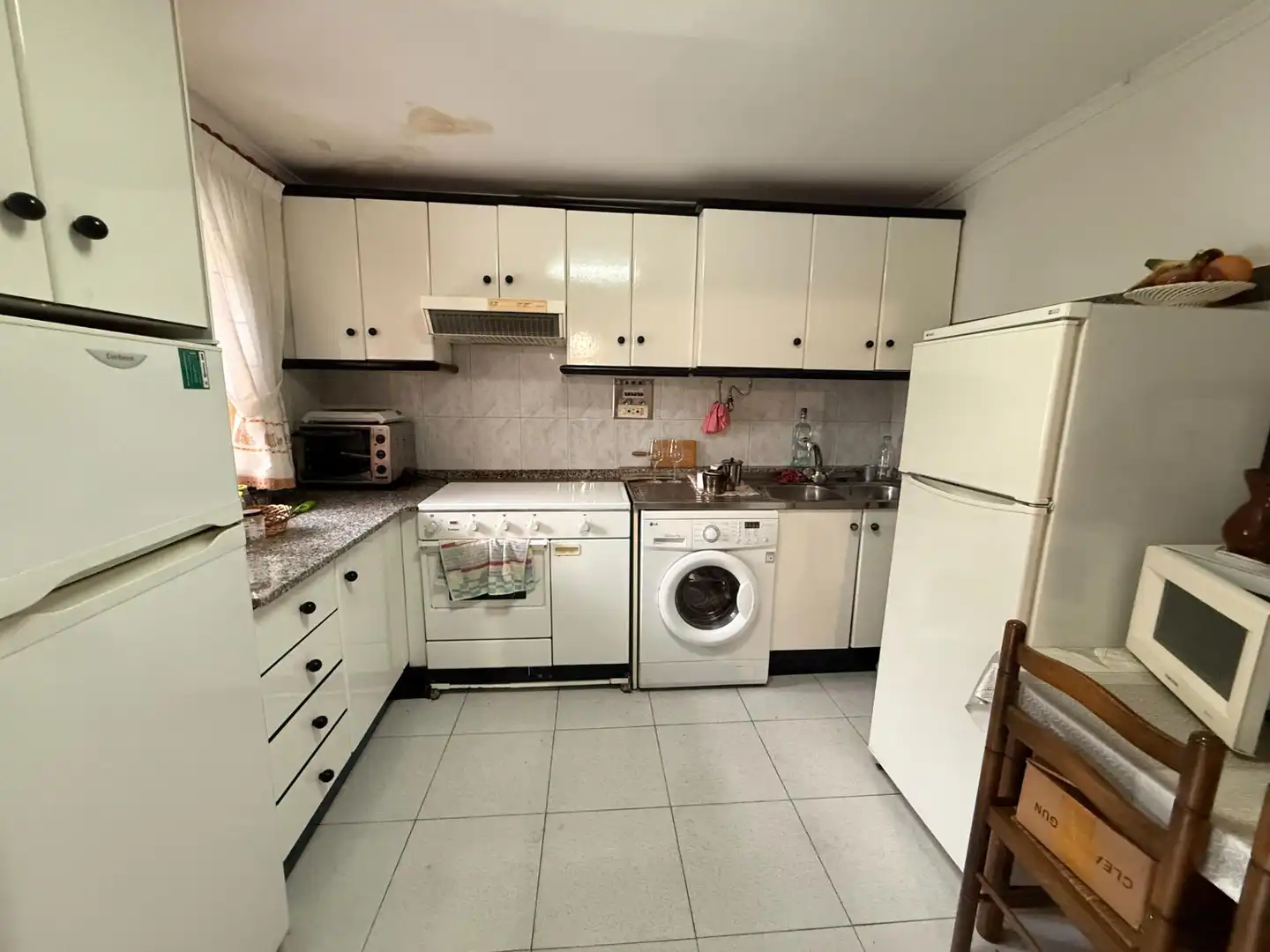 Küche von Einfamilien-Reihenhaus zum Verkauf in Rasines mit Privatgarten, Terrasse und Abstellraum