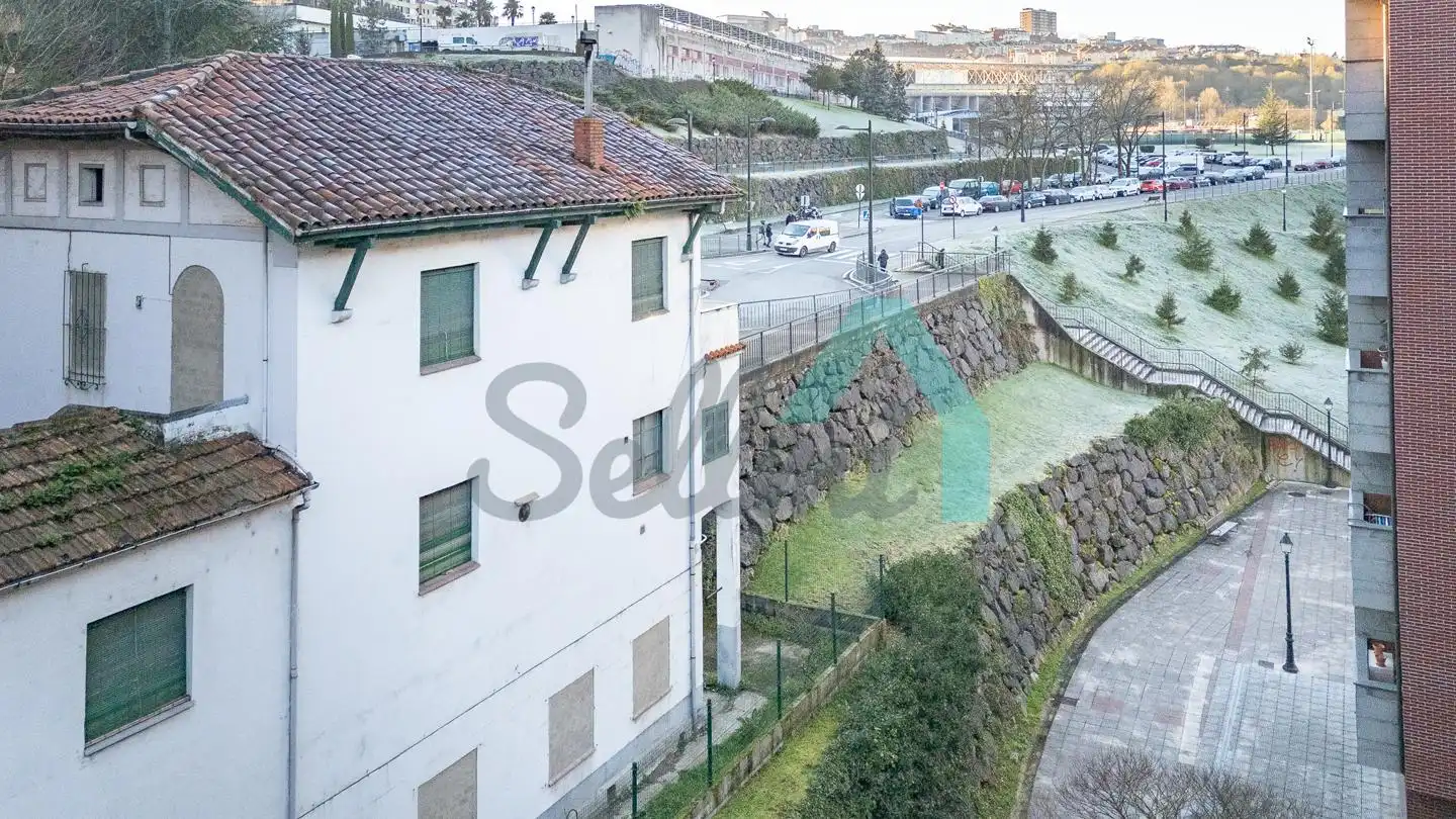 Außenansicht von Residential zum Verkauf in Oviedo 