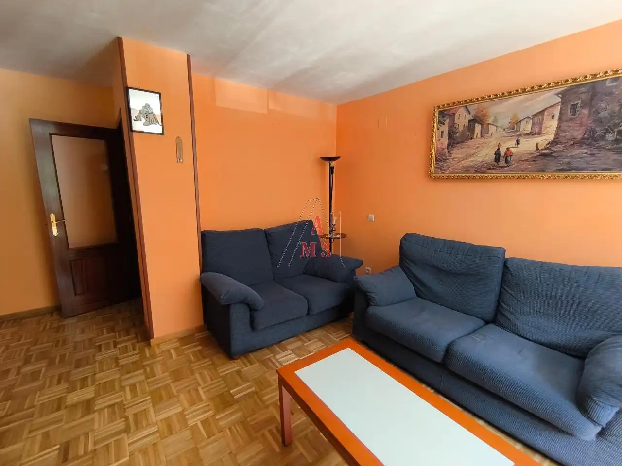 Sala d'estar de Pis en venda en León Capital  amb Calefacció, Parquet i Traster