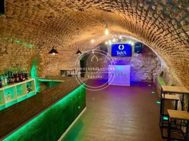 Edificio en Venta en Calle Quebrantahuesos en Casco Antiguo