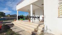 Vista exterior de Casa o xalet en venda en San Vicente del Raspeig / Sant Vicent del Raspeig amb Aire condicionat, Calefacció i Jardí privat