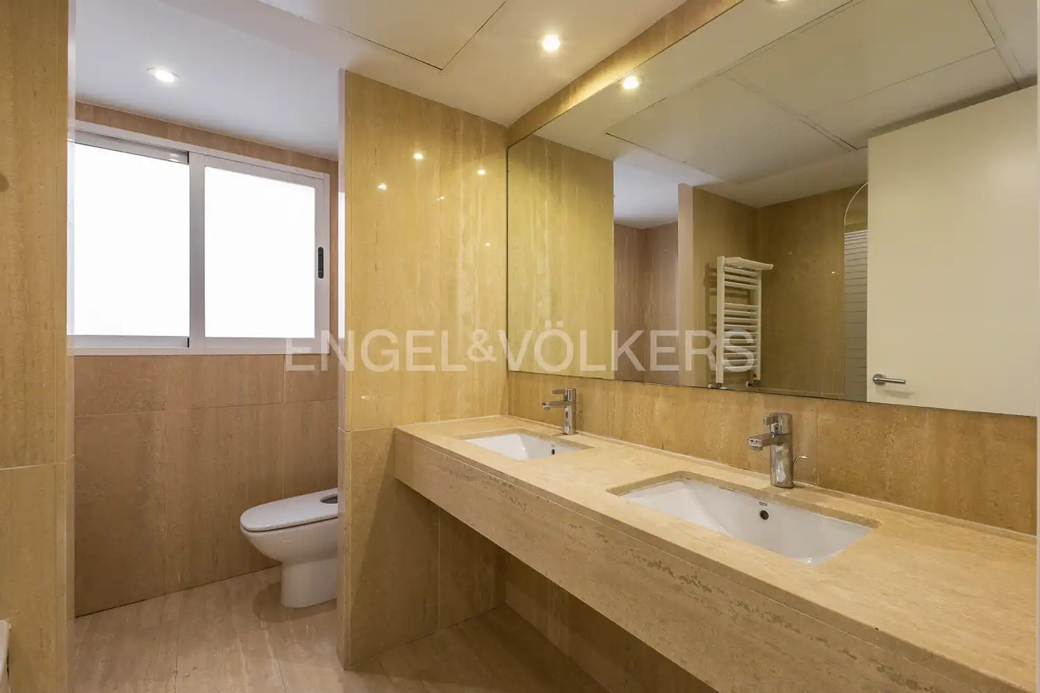 Baño de Piso en venta en Valencia con Aire acondicionado, Calefacción y Terraza