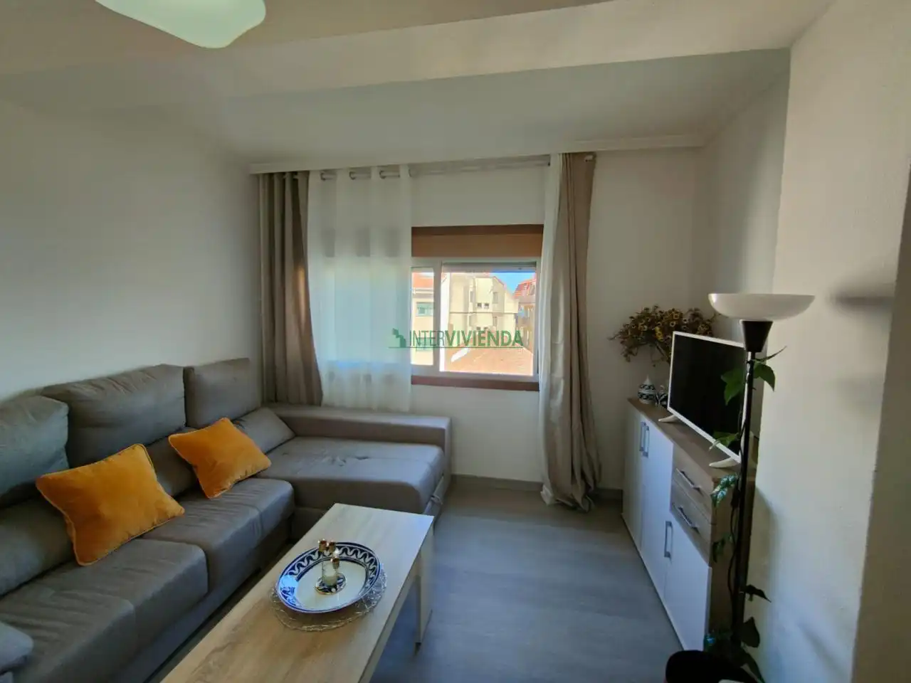 Sala d'estar de Dúplex en venda en Vigo  amb Calefacció i Moblat