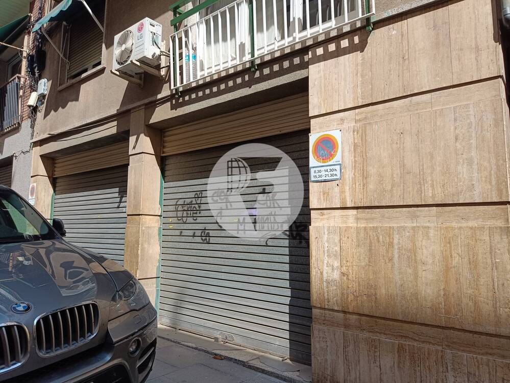 Vista exterior de Local en venda en  Barcelona Capital amb Aire condicionat