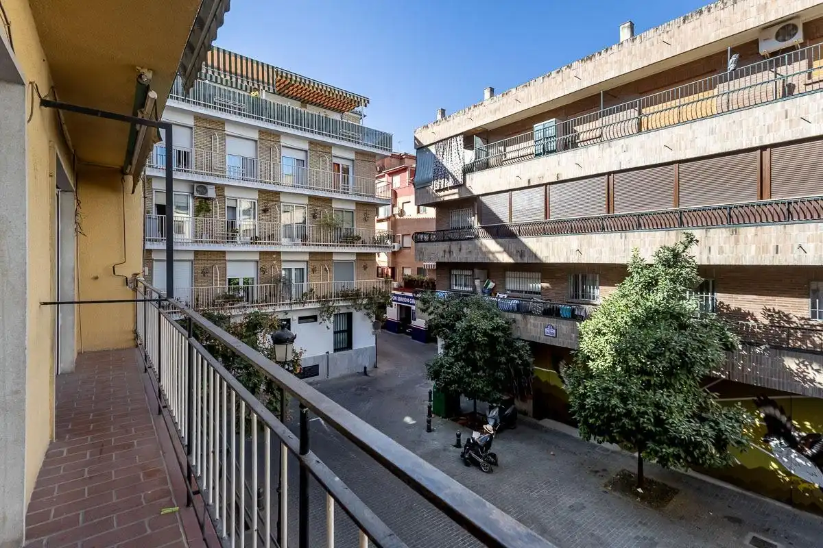 Vista exterior de Piso en venta en Granada con Terraza
