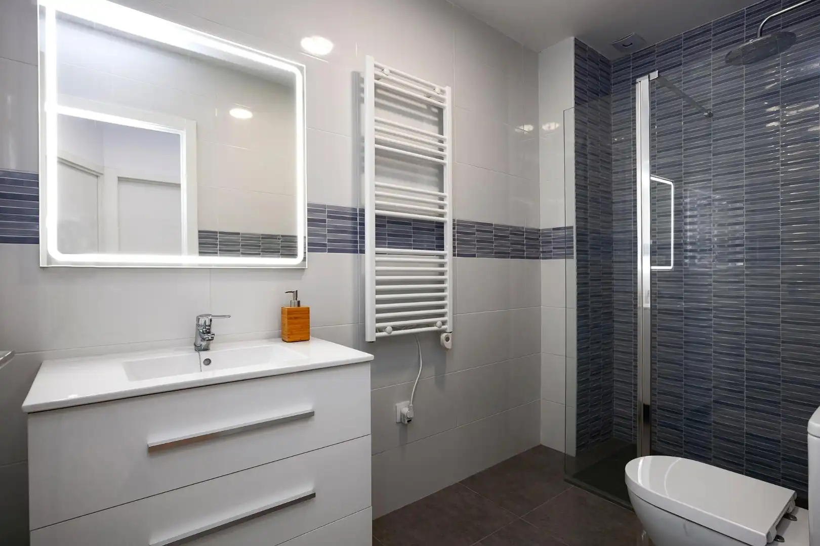Badezimmer von Erdgeschoss zum Verkauf in Alicante / Alacant mit Klimaanlage, Heizung und Möbliert